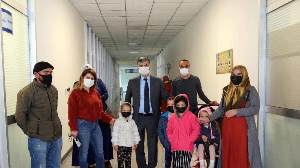 Van Büyükşehir Belediyesi 'sosyal kart' dağıtımına başladı