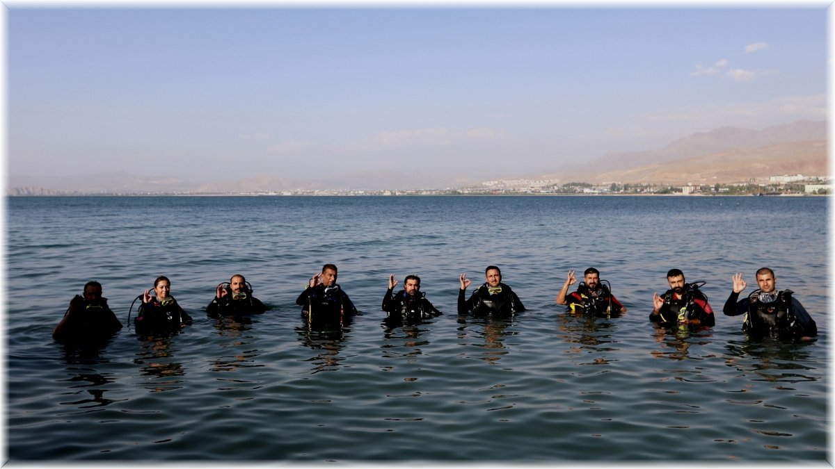 Van Büyükşehir Belediyesi su altı arama kurtarma timi kurdu