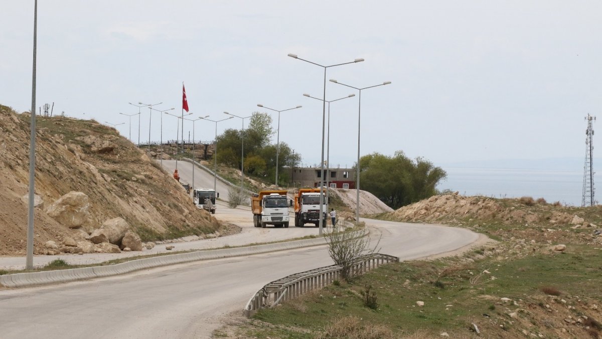 Van Büyükşehir Belediyesi TOKİ yolundaki çalışmalarını sürdürüyor