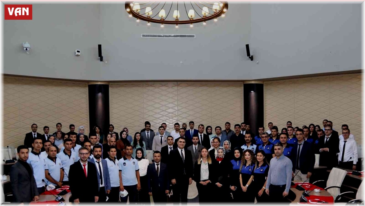 Van Büyükşehir Belediyesi yeni memurlar için yemin töreni düzenledi