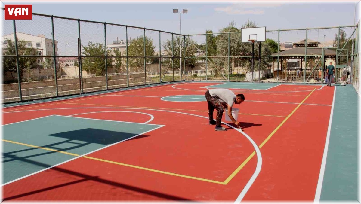 Van Büyükşehir Belediyesinden 125 okula spor sahası