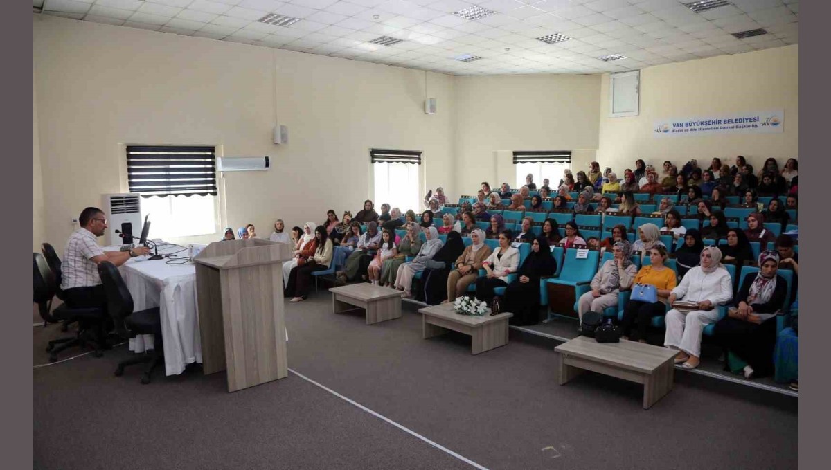 Van Büyükşehir Belediyesinden ADEM personellerine yönelik 'iş ahlakı' semineri