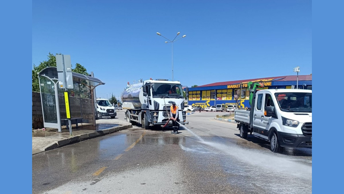 Van Büyükşehir Belediyesinden bayram temizliği çalışması