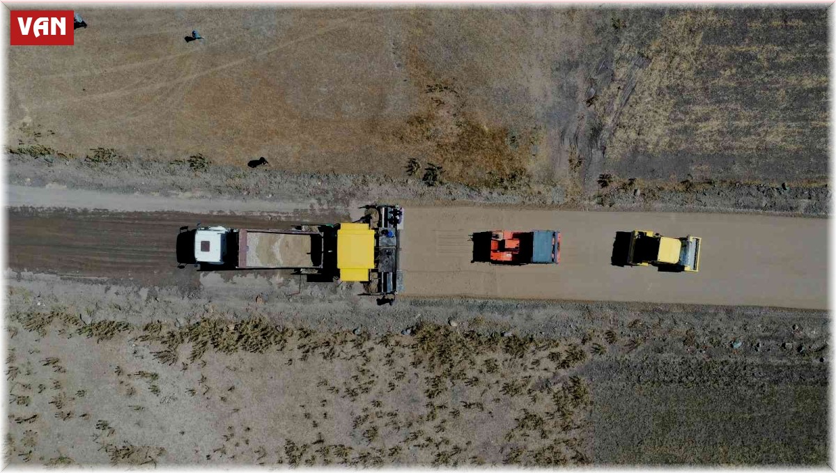 Van Büyükşehir Belediyesinden Çaldıran'a 13.5 kilometre beton yol