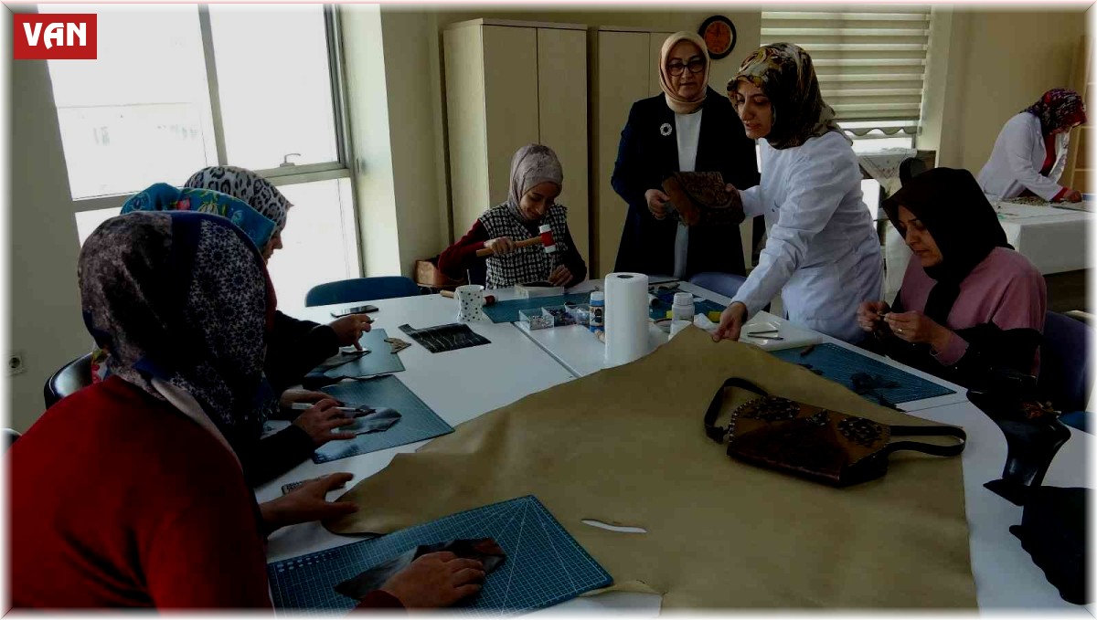 Van Büyükşehir Belediyesinden deri kursu