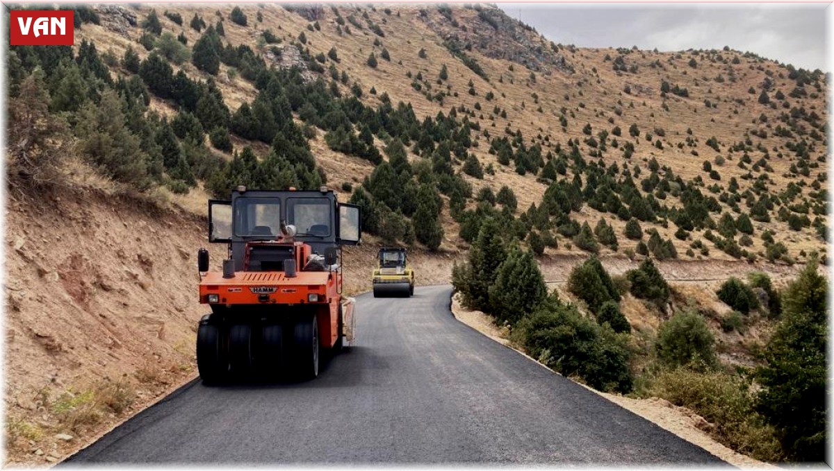 Van Büyükşehir Belediyesinden Gevaş'a 8.5 kilometrelik asfalt yol