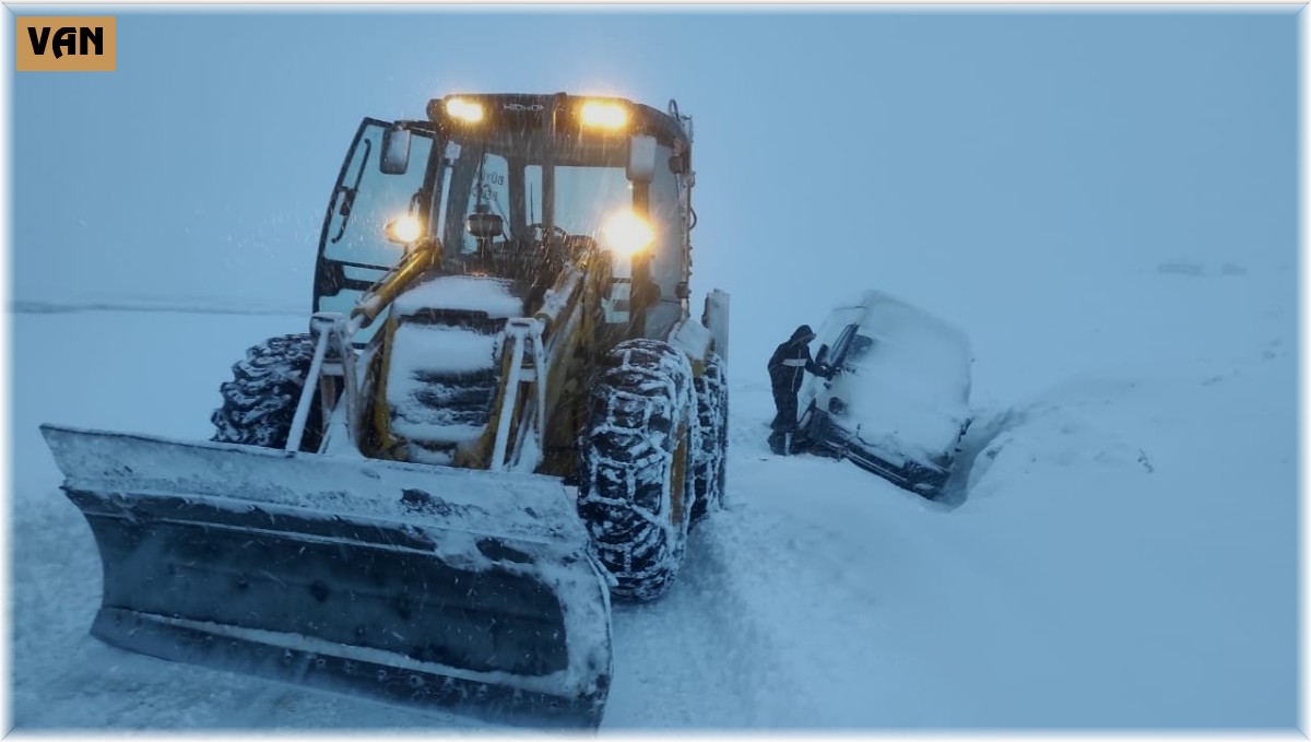 Van Büyükşehir Belediyesinden karla mücadele çalışması