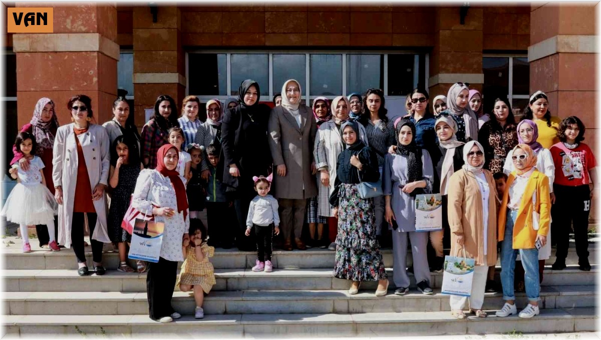 Van Büyükşehir Belediyesinden kitap okuma şenliği