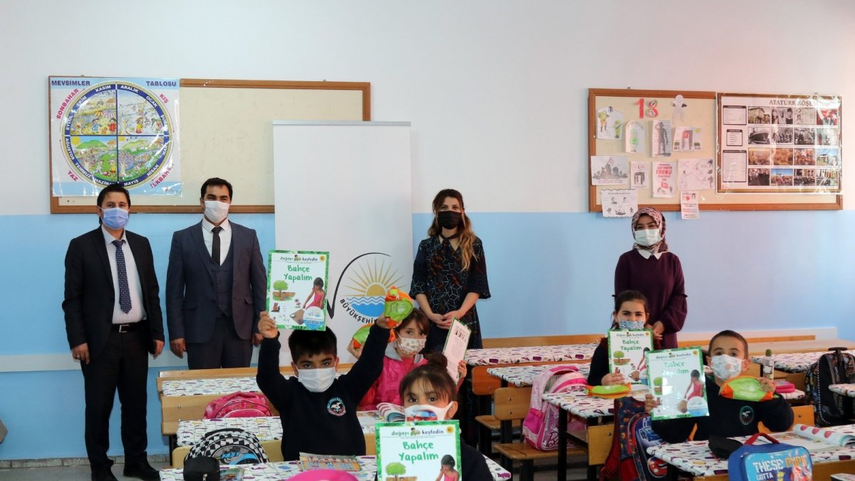 Van Büyükşehir Belediyesinden öğrencilere tarım eğitimi