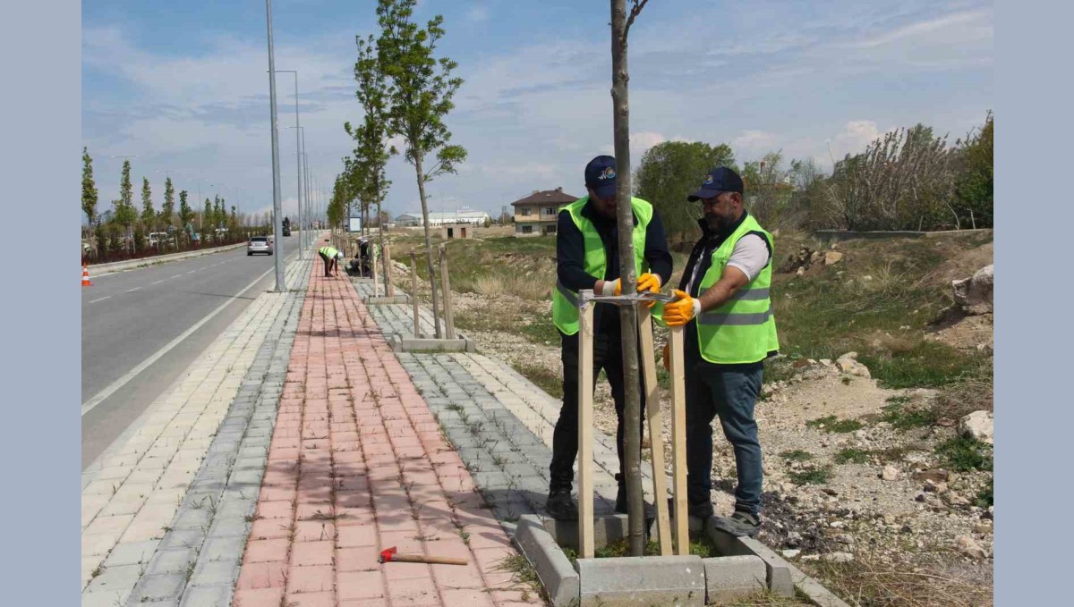Van Büyükşehir Belediyesinden sahil yolunda çalışma