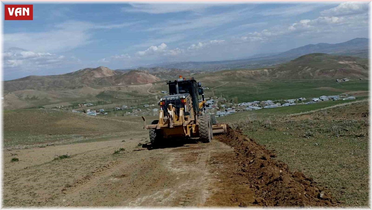 Van Büyükşehir Belediyesinden yol çalışması