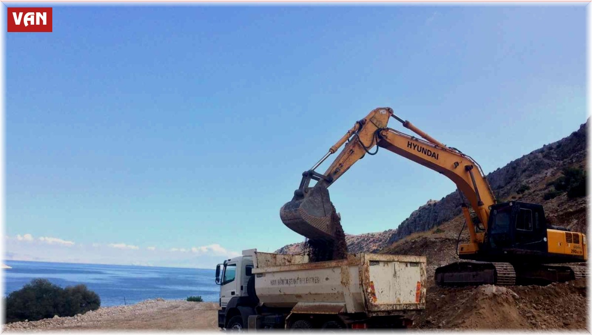 Van Büyükşehir Belediyesinden yol çalışması