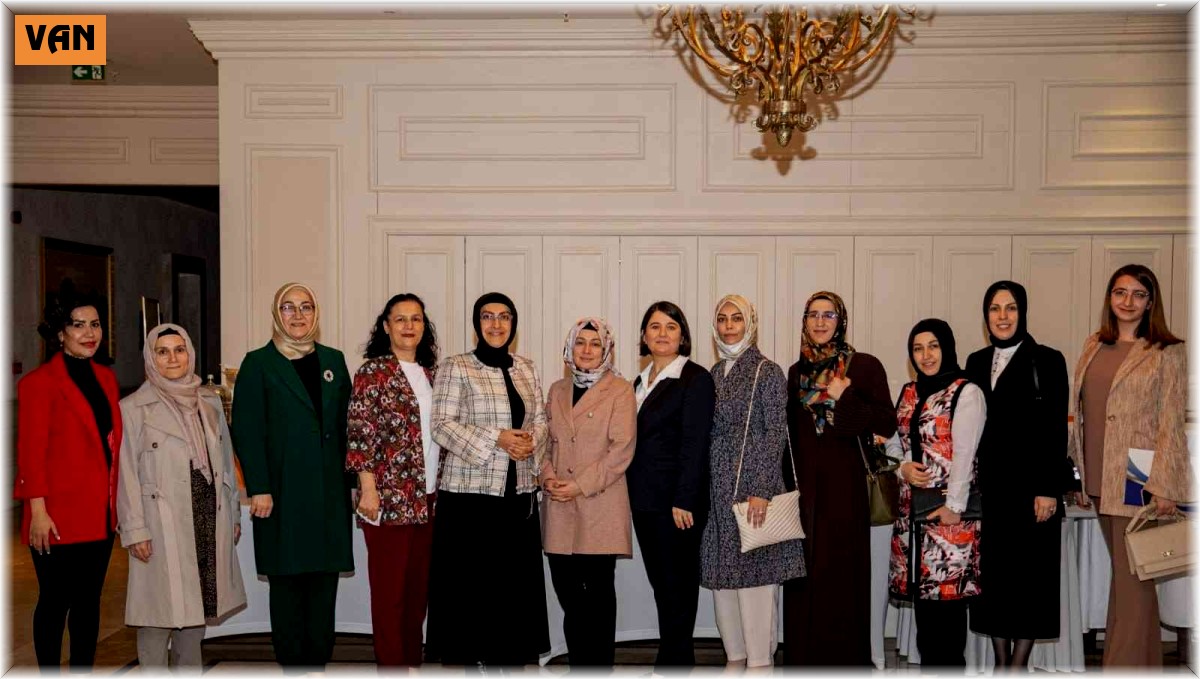 Van Büyükşehir Belediyesinin kadına yönelik şiddette karşı seminerleri sürüyor