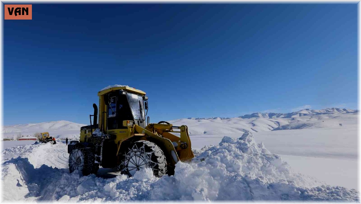 Van Büyükşehir Belediyesinin karla mücadelesi sürüyor