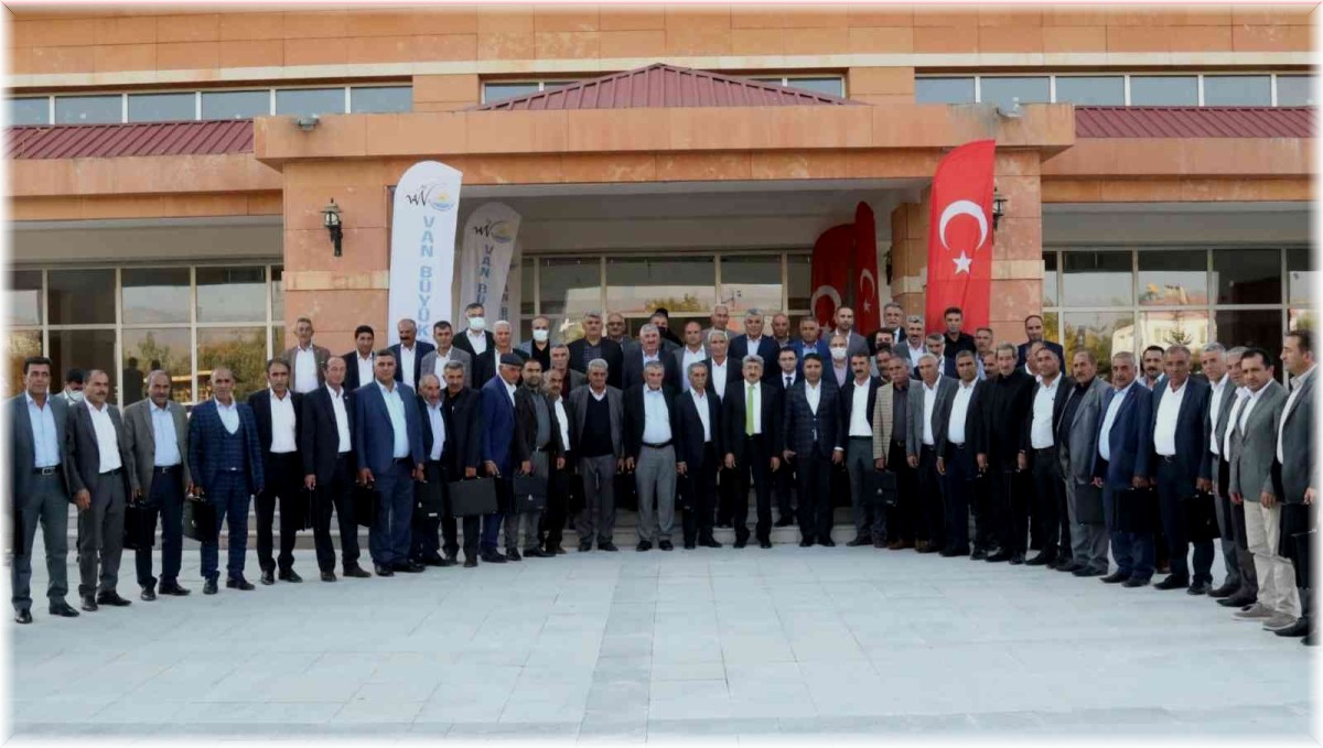 Van Büyükşehir Belediyesinin muhtarlarla buluşma toplantıları sona erdi