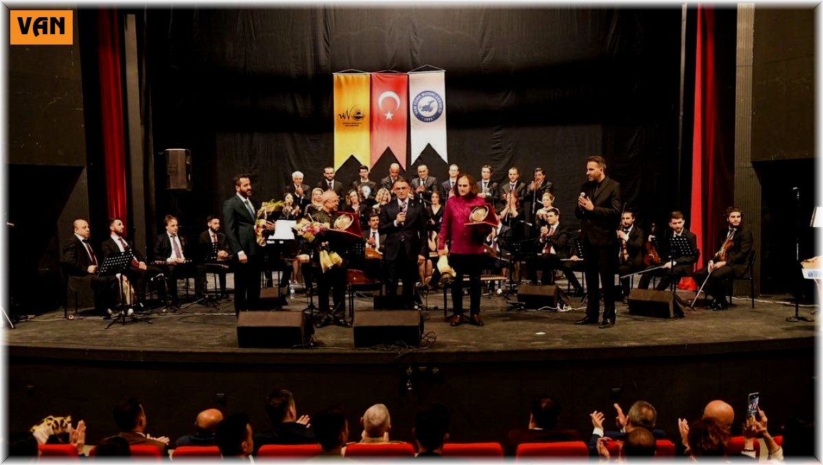 Van Büyükşehir Belediyesinin musiki konseri yoğun ilgi gördü