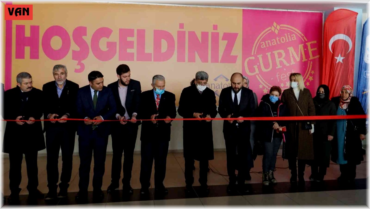 Van Büyükşehir Belediyesinin standına yoğun ilgi