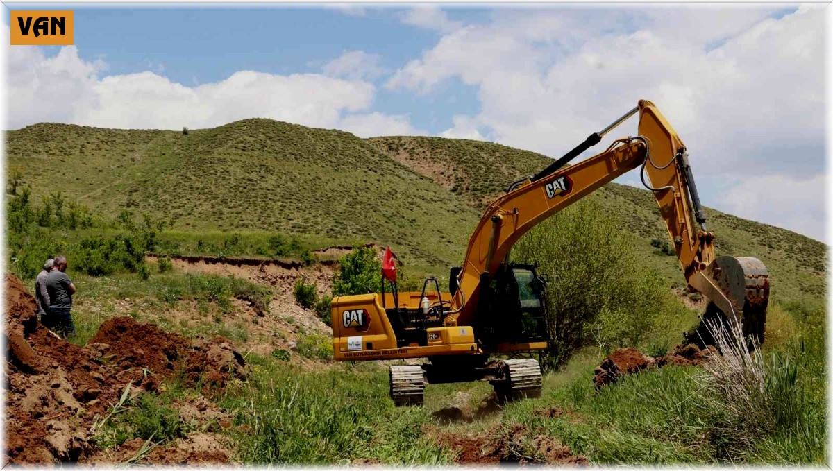 Van Büyükşehir Belediyesinin tarımsal faaliyetleri çiftçilerin yüzünü güldürüyor