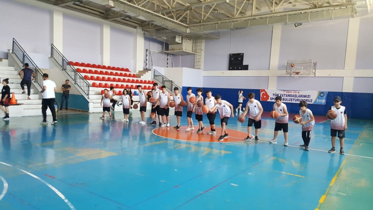 Van Büyükşehir Belediyesinin ücretsiz yaz okullarına rekor katılım