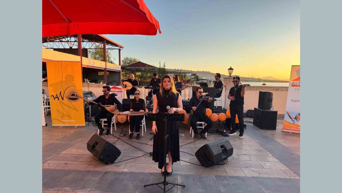 Van Büyükşehir Belediyesinin yaz konserleri binlerce sanatseveri buluşturdu