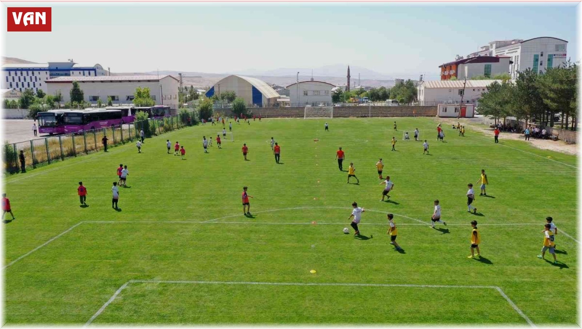 Van Büyükşehir Belediyesinin yaz okulları sona erdi