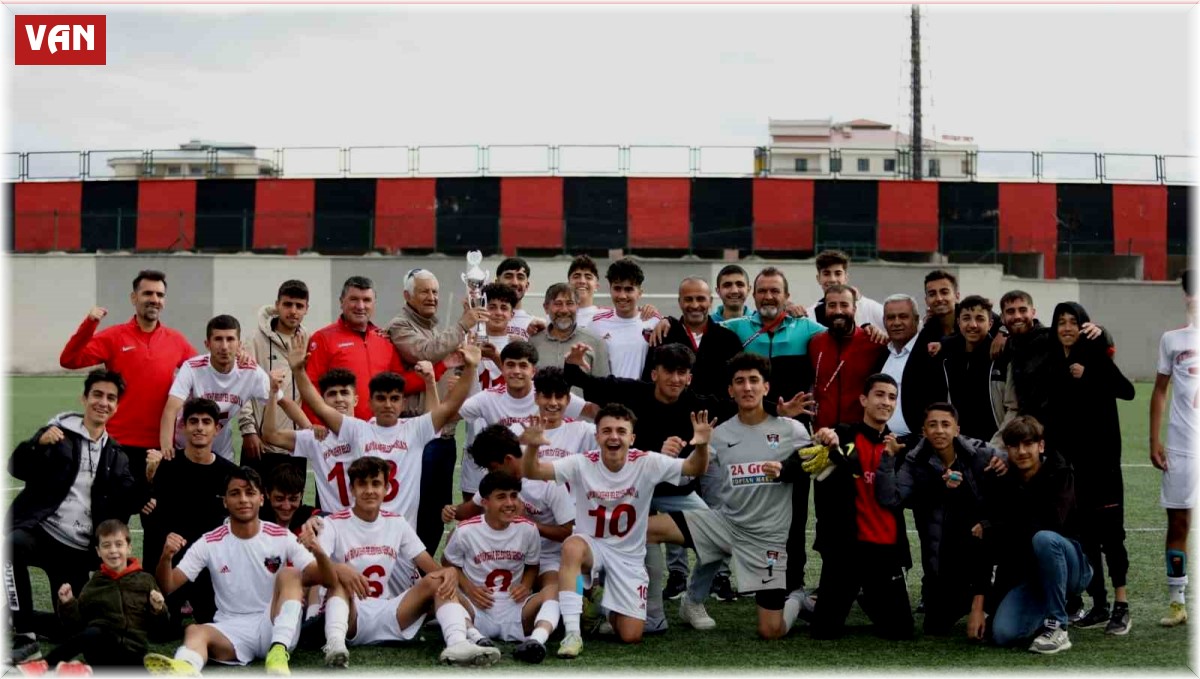 Van Büyükşehir Belediyespor aldığı kupalarla adından söz ettiriyor