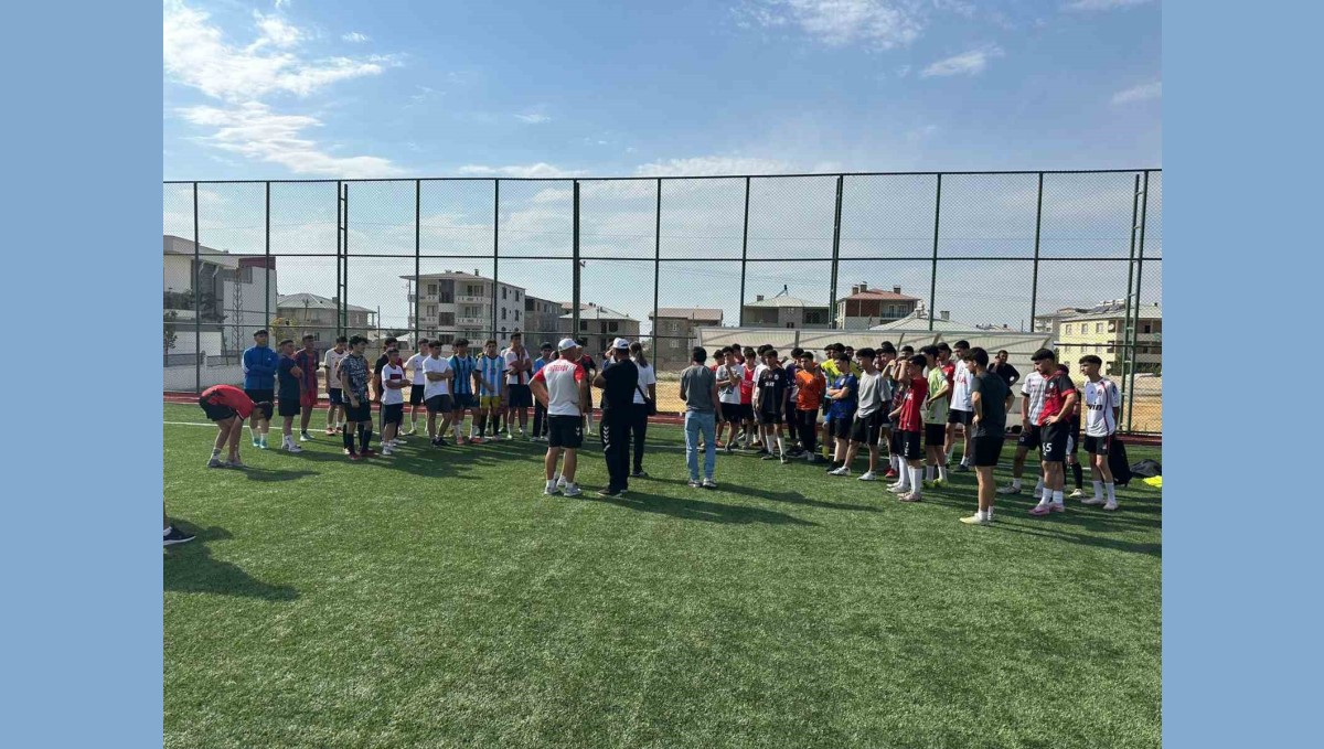 Van Büyükşehir Belediyespor futbolcu seçmelerine yoğun ilgi