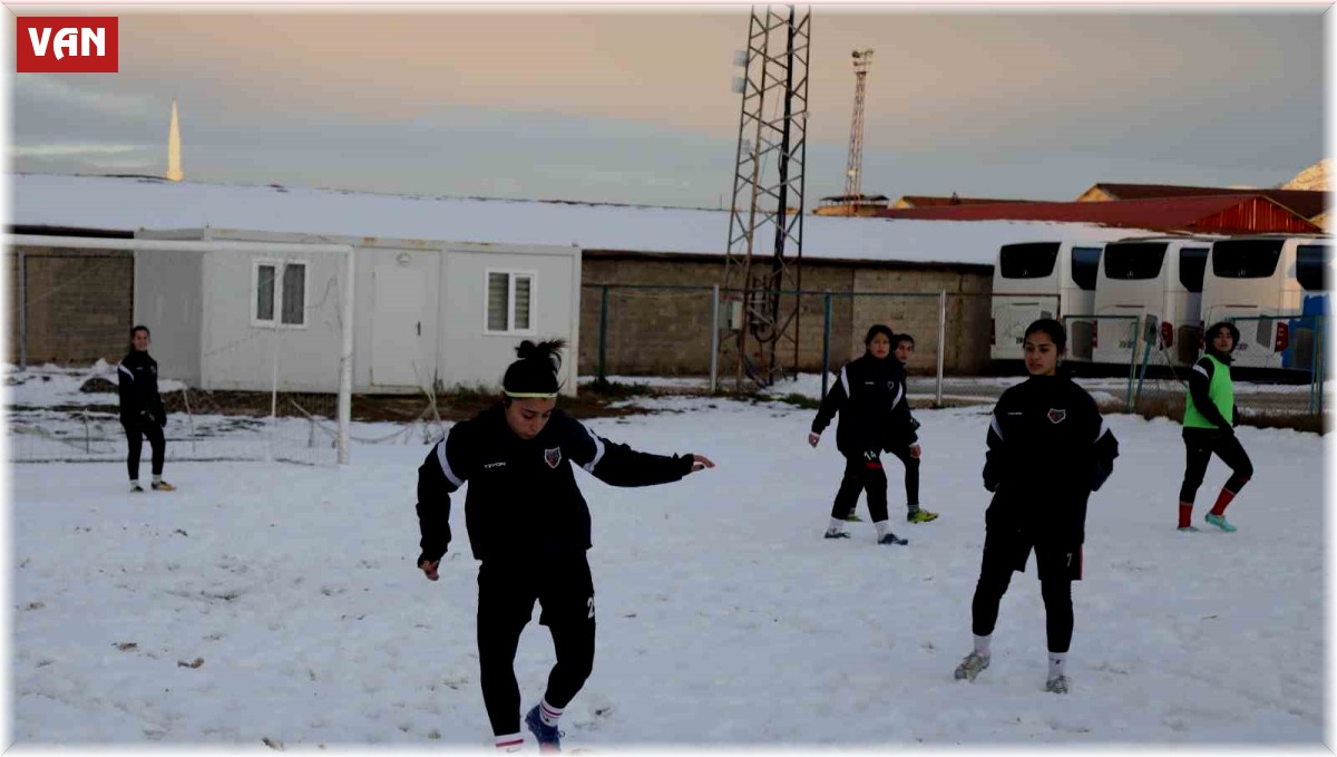 Van Büyükşehir Belediyespor Kadın Futbol Takımı, yeni sezona hazır