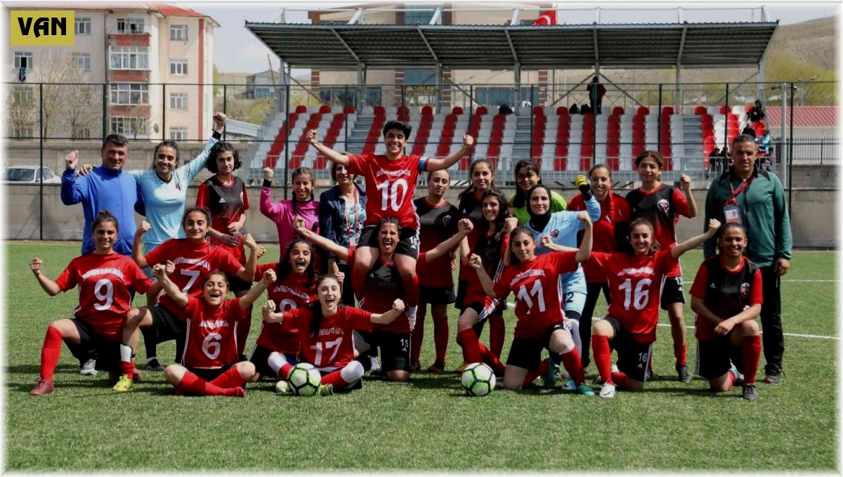 Van Büyükşehir Belediyespor şampiyonluğa bilendi