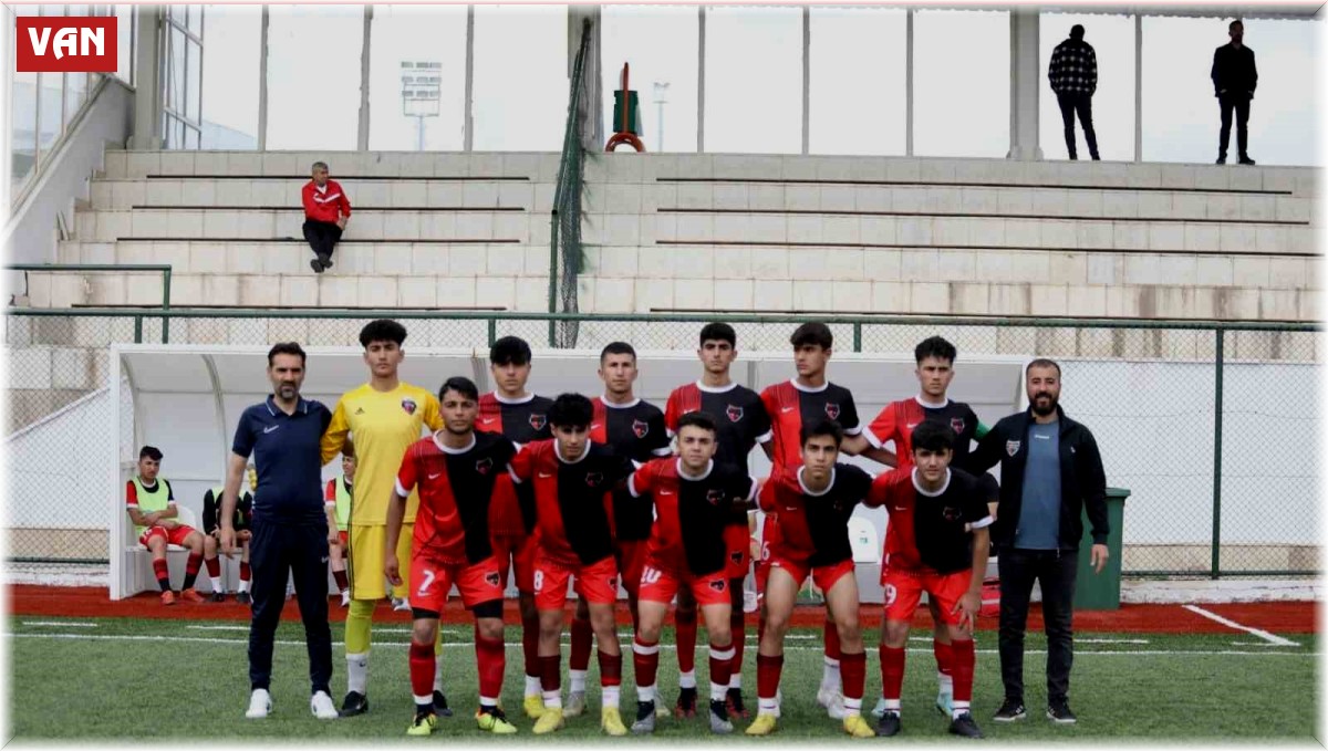 Van Büyükşehir Belediyespor U-16 Takımı Türkiye şampiyonasında son dörde kaldı
