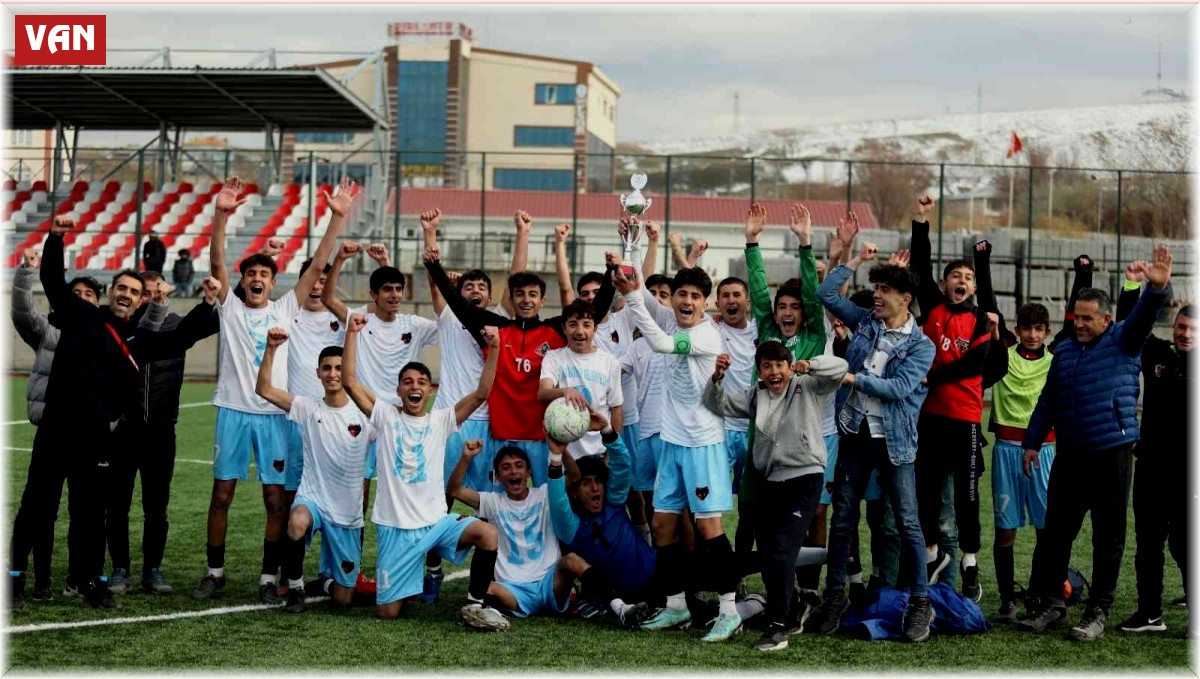 Van Büyükşehir Belediyespor, U-16 Yerel Ligi şampiyonu oldu