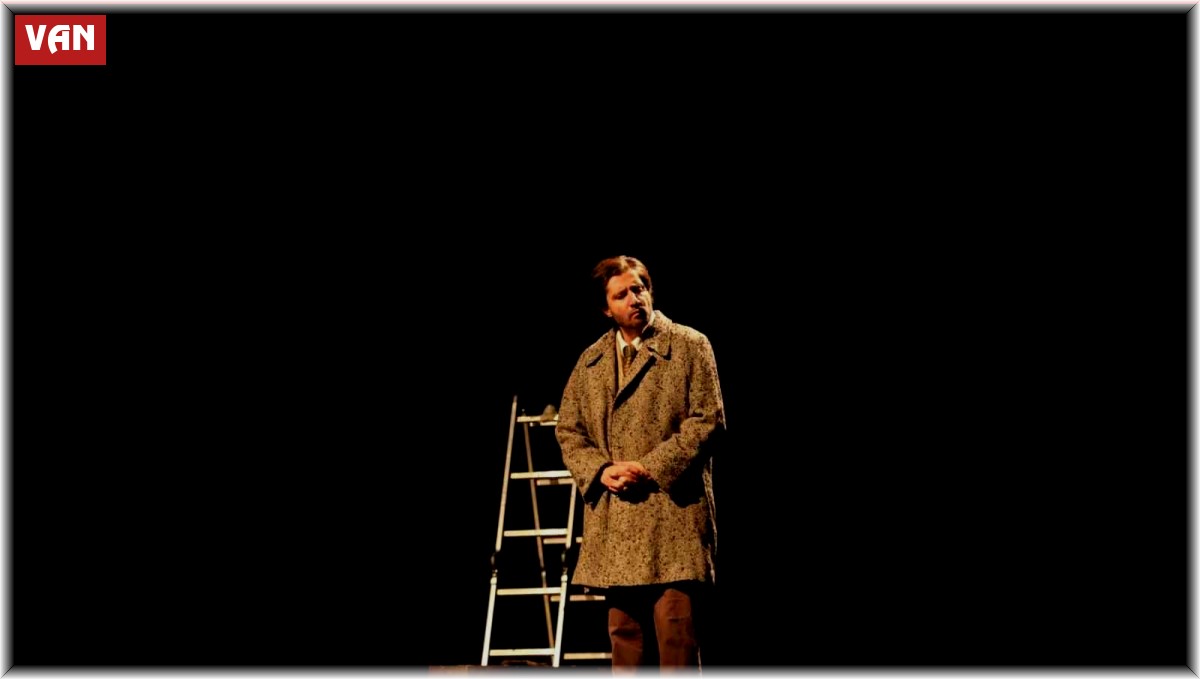 Van Büyükşehir 'Ben Feuerbach' tiyatro oyununu sanatseverler buluşturdu