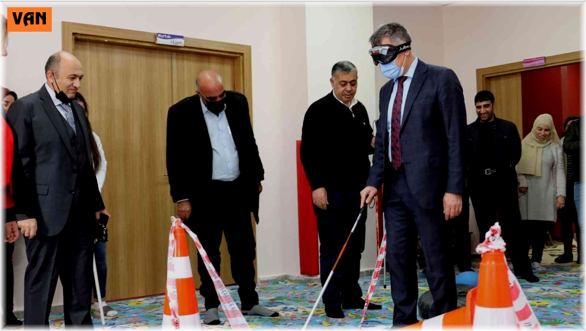 Van Büyükşehir'den 'Beyaz Baston Haftası'nda miniklere farkındalık eğitimi