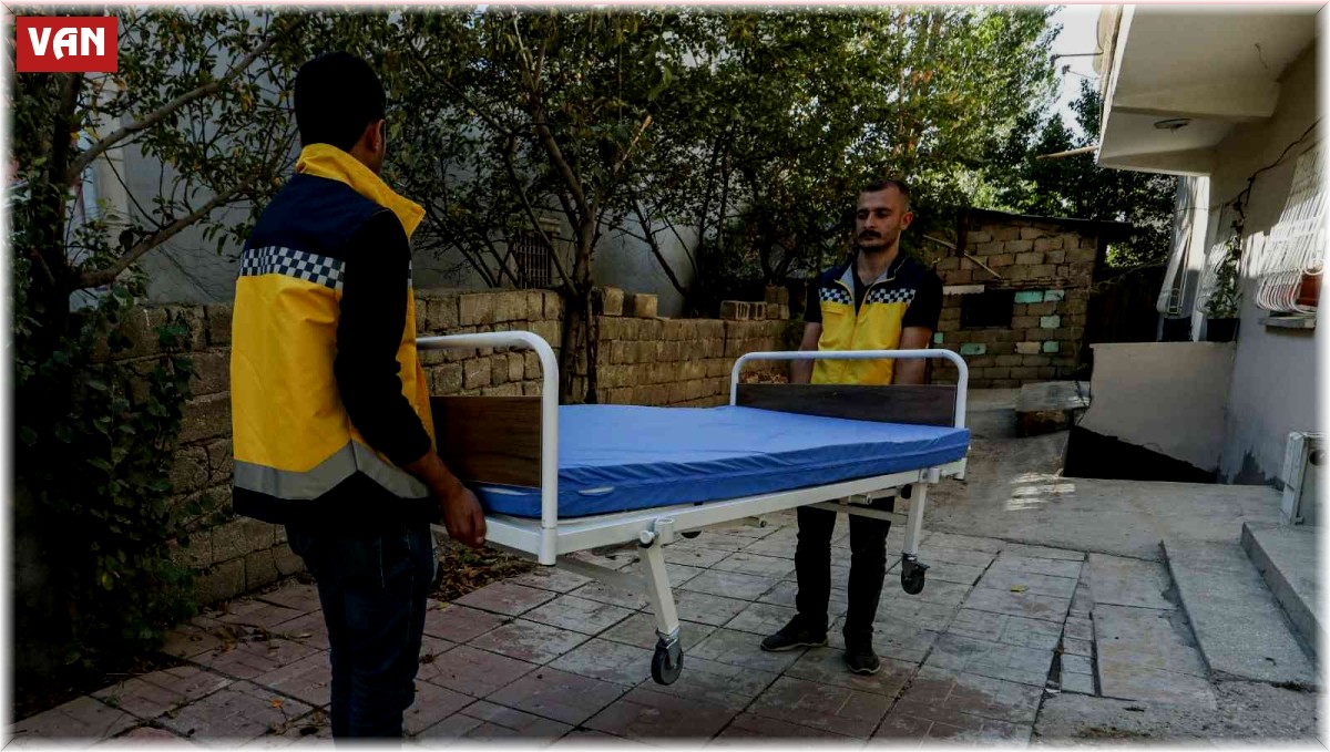 Van Büyükşehir'den yatağa bağımlı vatandaşlara hasta yatağı hediye