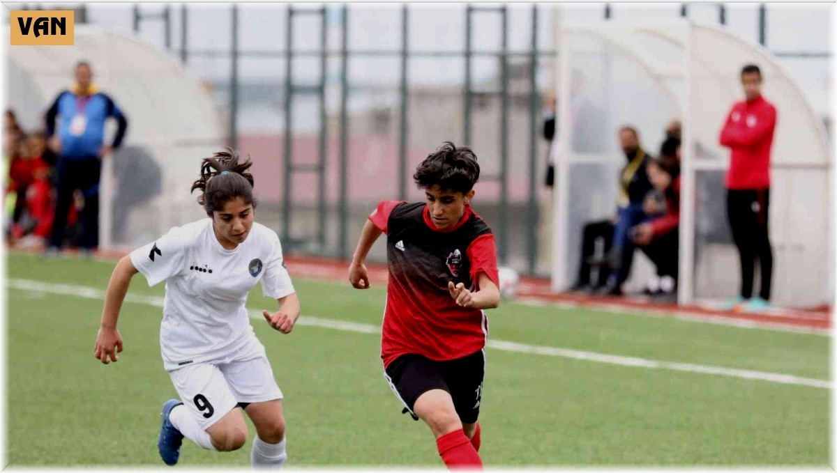 Van Büyükşehir Kadın Futbol takımı namağlup şampiyonluğunu ilan etti
