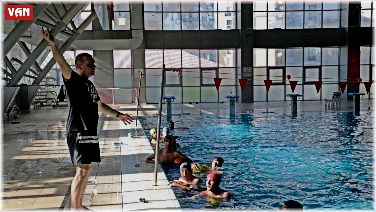 Van Büyükşehir Spor Kulübü Sutopu Takımı Türkiye şampiyonasına hazır