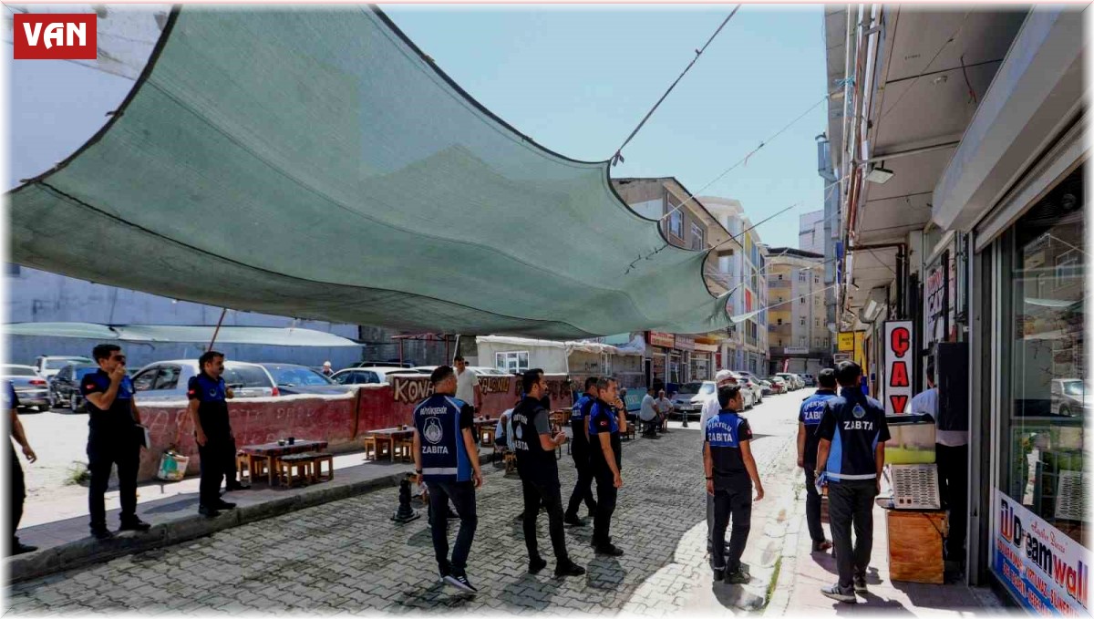 Van Büyükşehir zabıtası kaldırım işgali denetimi yaptı