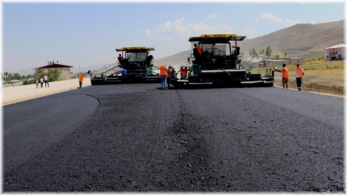 Van çevre yoluna ilk asfalt döküldü