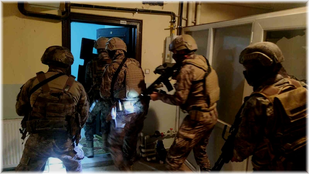 Van'da 1'i çocuk 16 düzensiz göçmen yakalandı