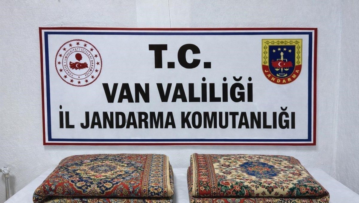 Van'da 1 milyon 200 bin TL değerinde gümrük kaçağı 2 adet halı ele geçirildi