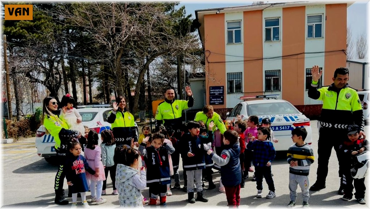 Van'da 10 Nisan Polis Haftası