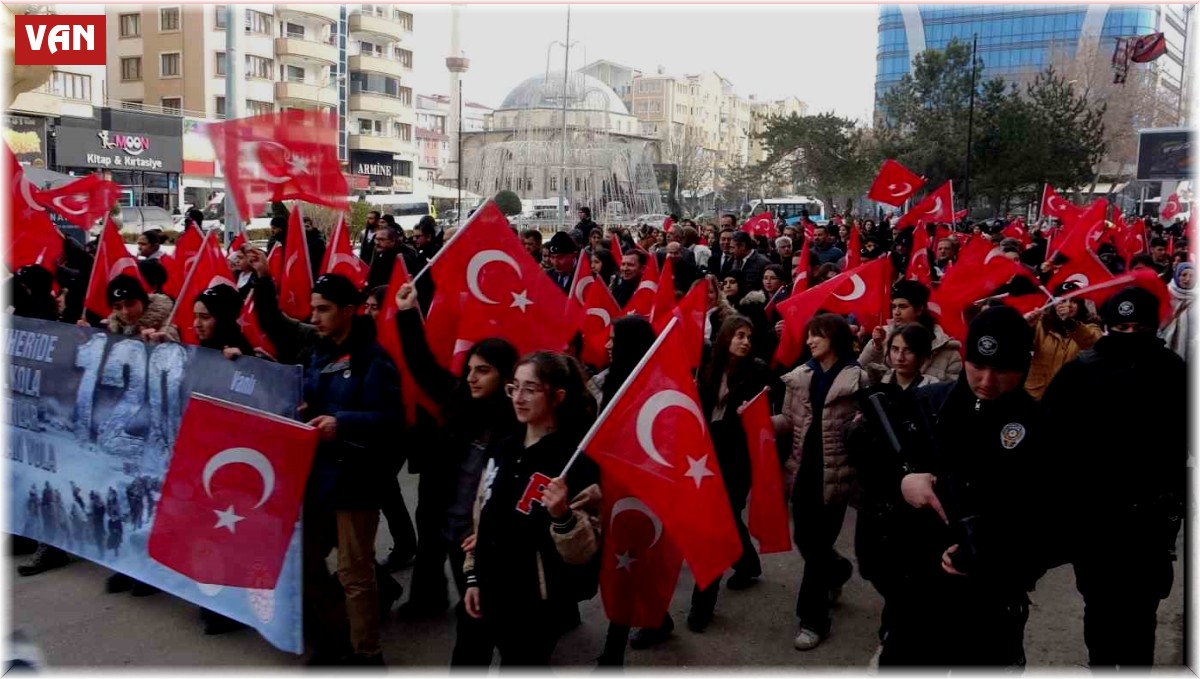 Van'da "120 kahraman çocuk" anısına yürüyüş düzenlendi