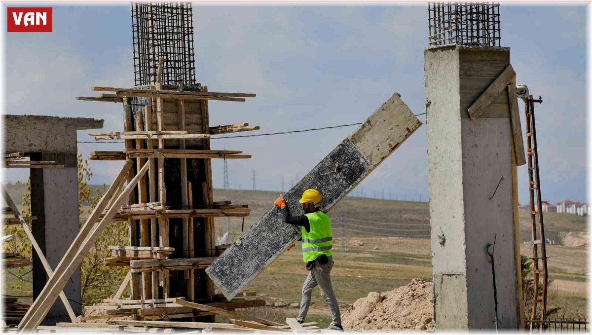 Van'da 16 adet kapalı spor salonu yapıyor