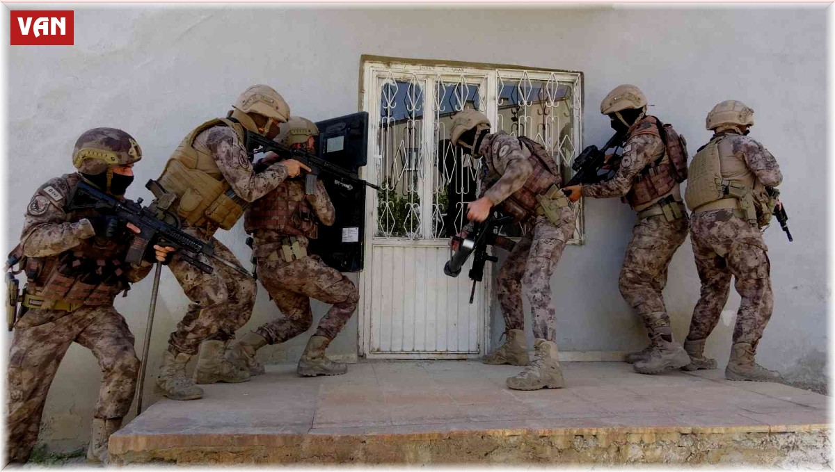 Van'da 16 düzensiz göçmen yakalandı