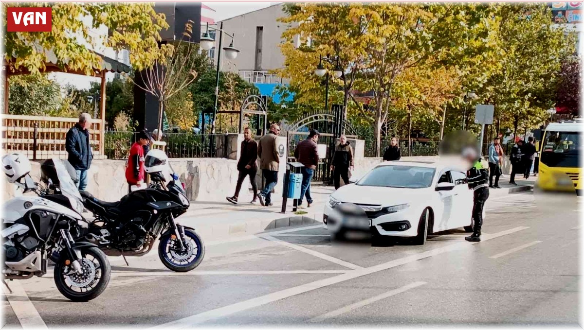 Van'da 17 araç trafikten men edildi