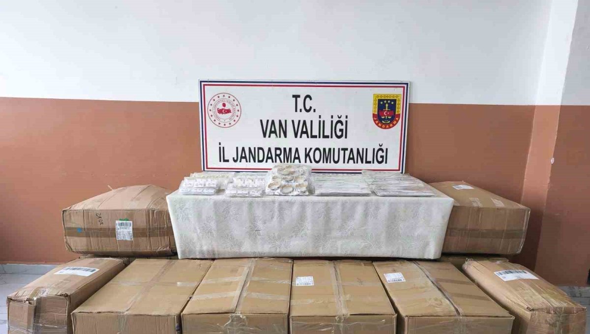 Van'da 17 bin 160 adet kaçak bijuteri malzemesi ele geçirildi