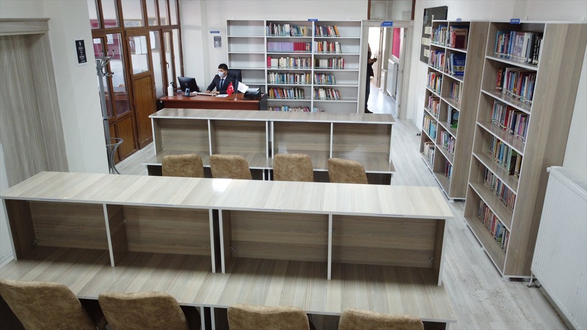 Van'da 17 bin kitabın bulunduğu modern kütüphane açıldı