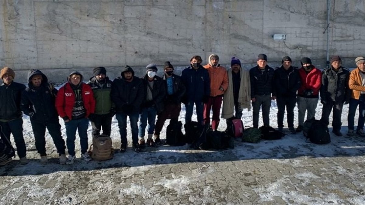 Van'da 17 yabancı uyruklu yakalandı