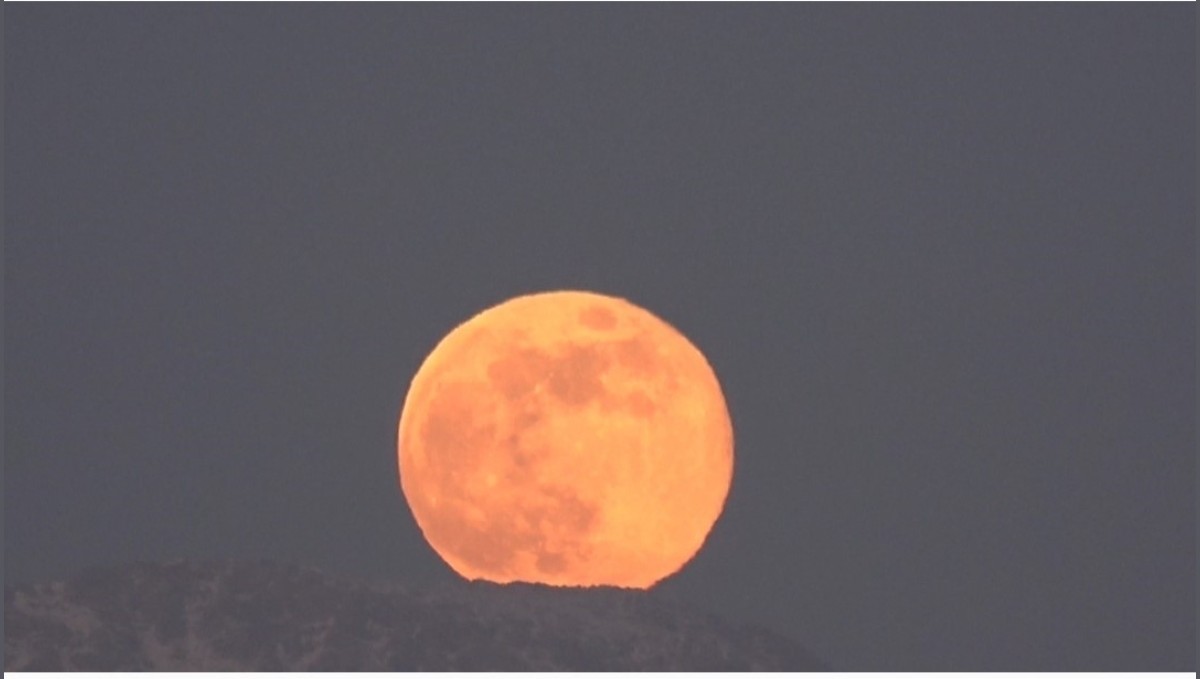 Van'da 2026'nın ilk gökyüzü şöleni: "Kurt Dolunayı" görsel şölen sundu