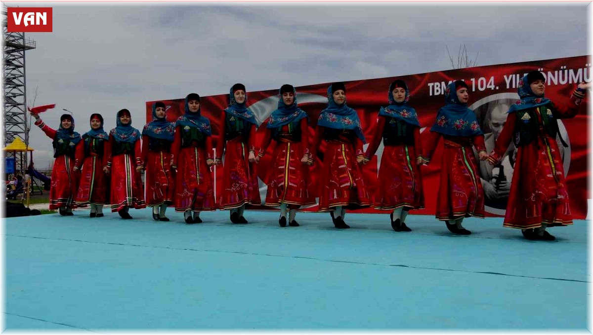 Van'da 23 Nisan coşkusu